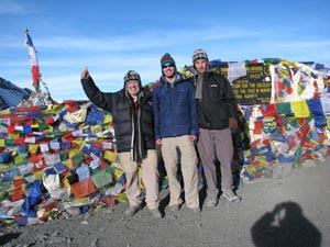 Aussie/American relations being conducted at 18,000 feet along the Annapurna Circuit